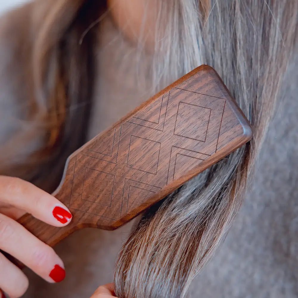 Leo-Prinz-Natural-Hair-Brush-M1_02_aa0bf087-6bea-4618-b092-8aeb8de3b4e2.webp