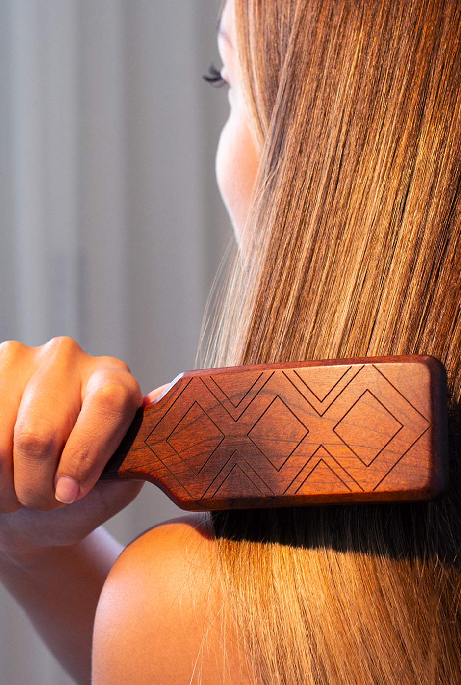 Naturborsten Bürste für die Haare aus nachhaltigem Walnuss oder Ahorn Kebony Holz für eine sanfte Pflege bis in die Spitzen