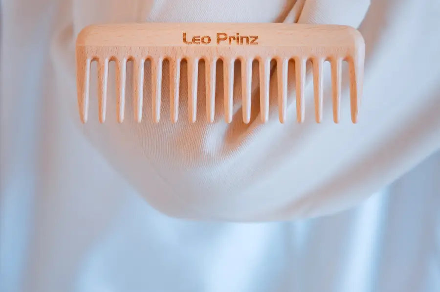 leo-prinz-entwirrungs-kamm-kollektion-banner_mobile_48f2bc2b-cd80-45bf-99a1-49a766277922.webp